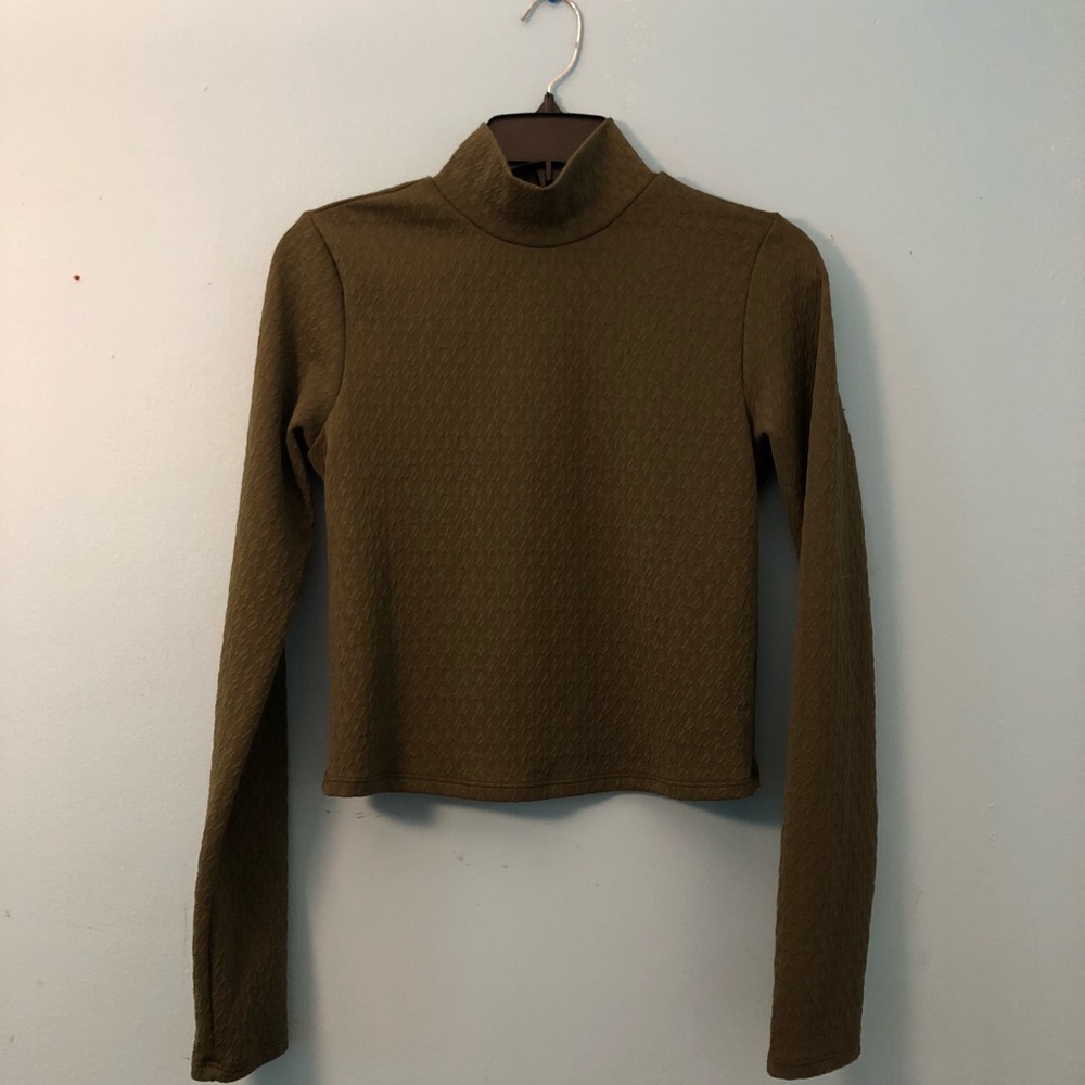 Long sleeve crop top